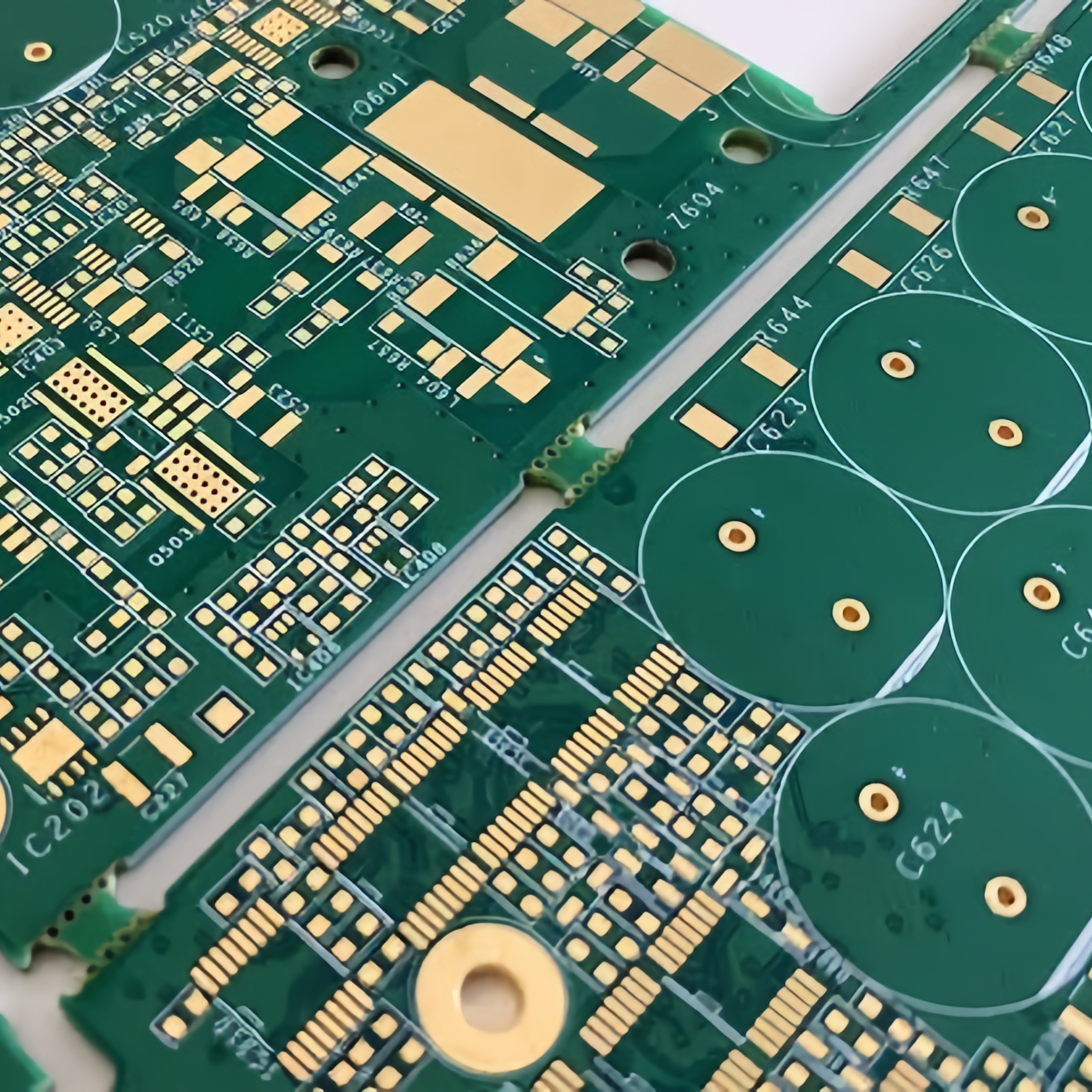 Why Is FR-4 So Popular in PCB Materials？
